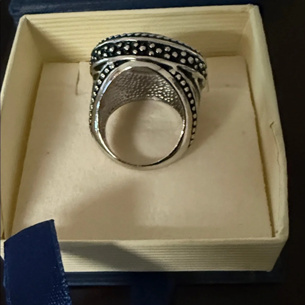 Lia Sophia Silver Round Zebra Patterned Ring size 8 - Picture 4 of 4